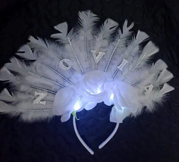 Vincha "NOVIA" con plumas y luz